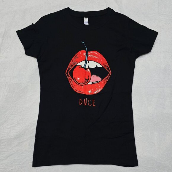 Hot Topic ✦ DNCE Cherry Lips Graphic T-Shirt ✦ Womens M Black Cotton NWT - Picture 2 of 5